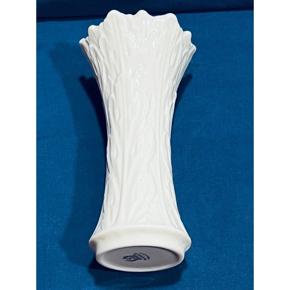 Vintage Lenox Woodland Vase Ivory Porcelain Acanthus Leaf Scalloped 6